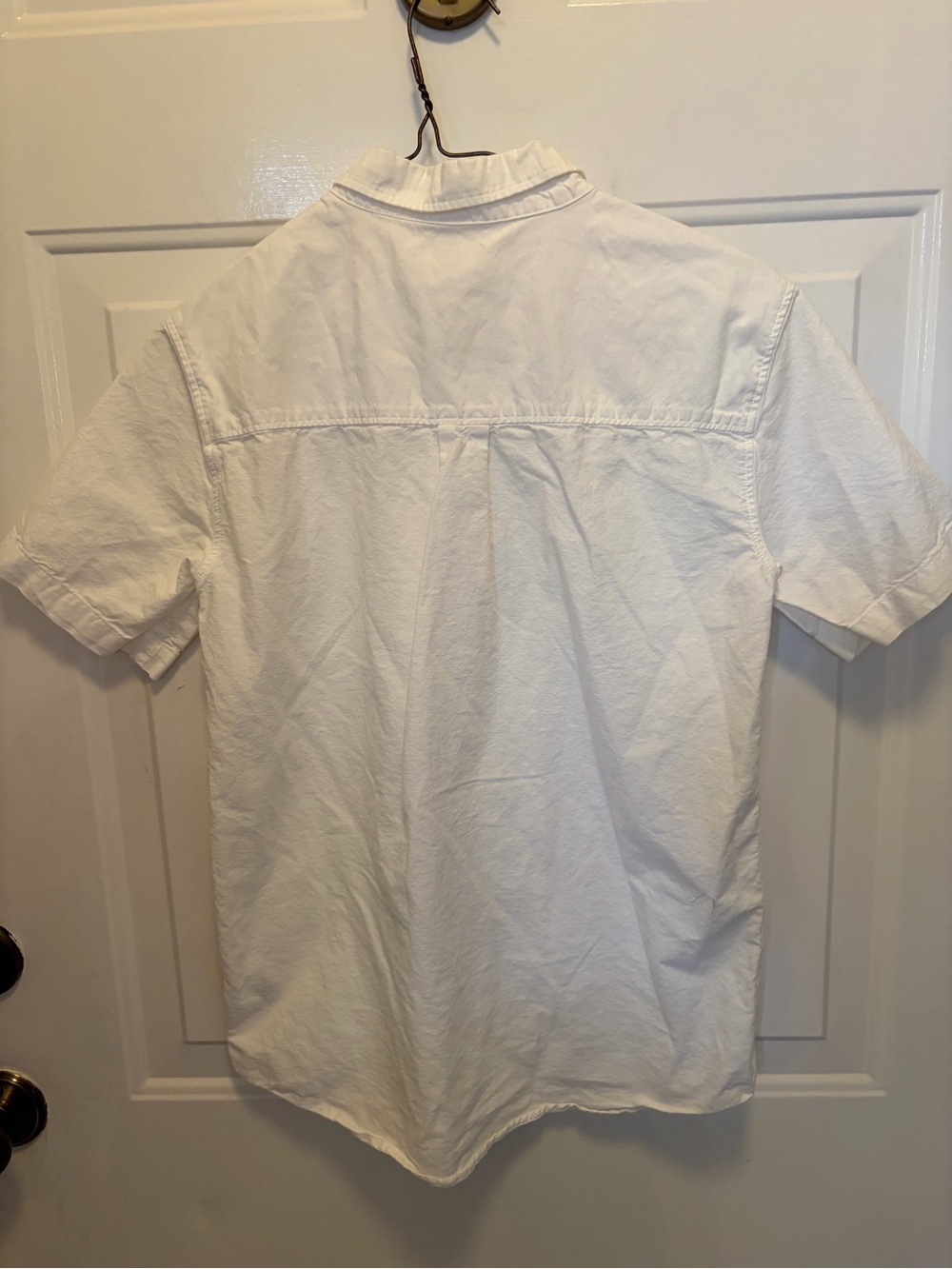 Old Navy White Short-Sleeve Button-Down Pocket Shirt - Picture 2 of 4